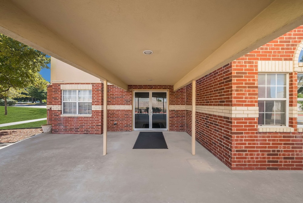 Econo Lodge Inn & Suites Mesquite Dallas East - photo 37