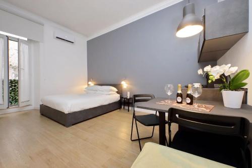 Colosseum romantic home — 4-Star Luxury Hotel in Rome, Italy