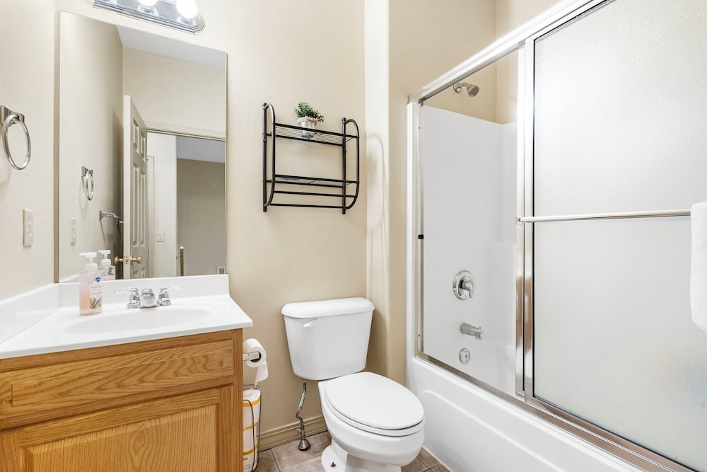 Honey Bee Inn w Communal Amenities & More - photo 23