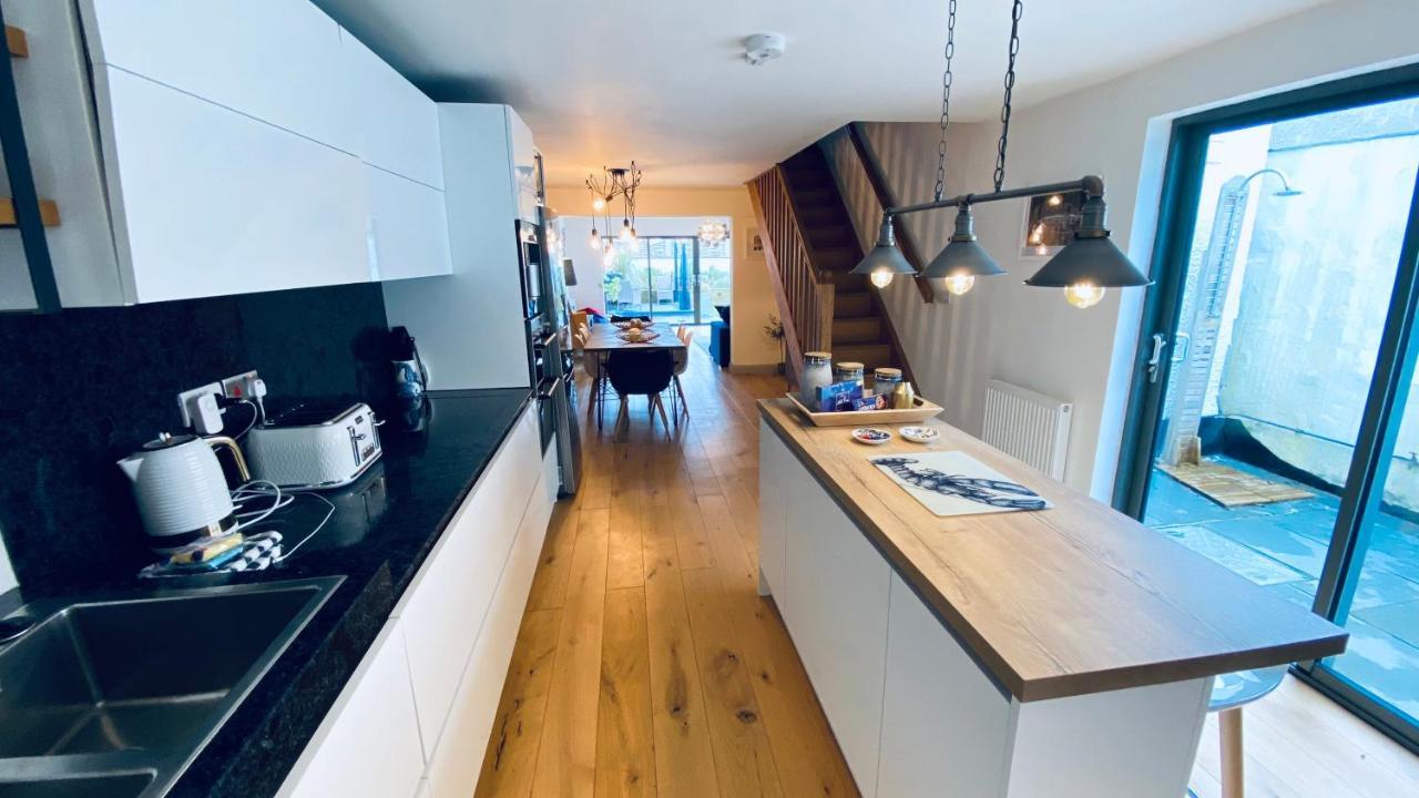 Tregenna House St Ives A Beautiful Newly Refurbished 4 Bedroom Family Town House With Alfresco Dining Garden and Private Parking Spaces — 4-Star Luxury Hotel in St Ives, United Kingdom