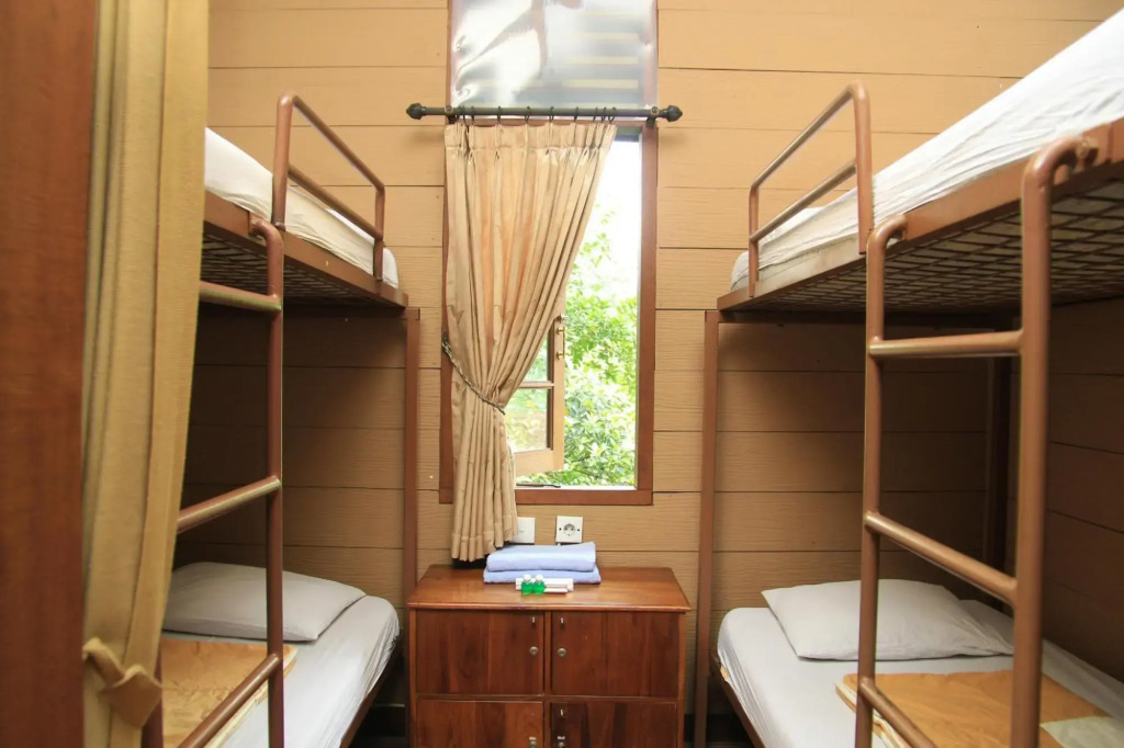 RedDoorz Resort @ Cimahpar Bogor