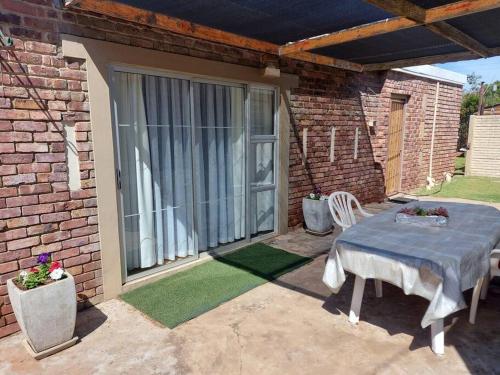 Shades of grey — 4-Star Luxury Hotel in Oudtshoorn, South Africa