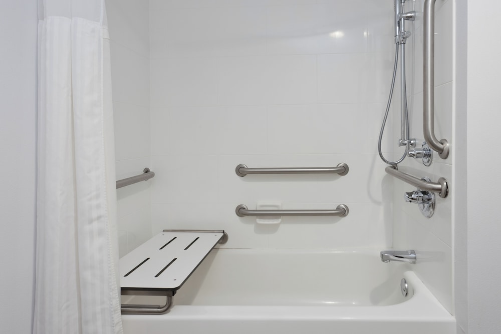 Hilton Garden Inn Birmingham Lakeshore Drive - photo 18
