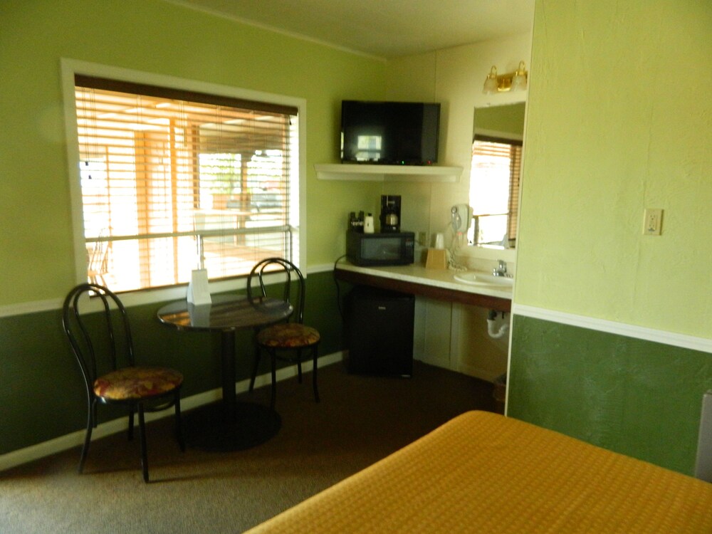 Country Motor Inn - photo 12