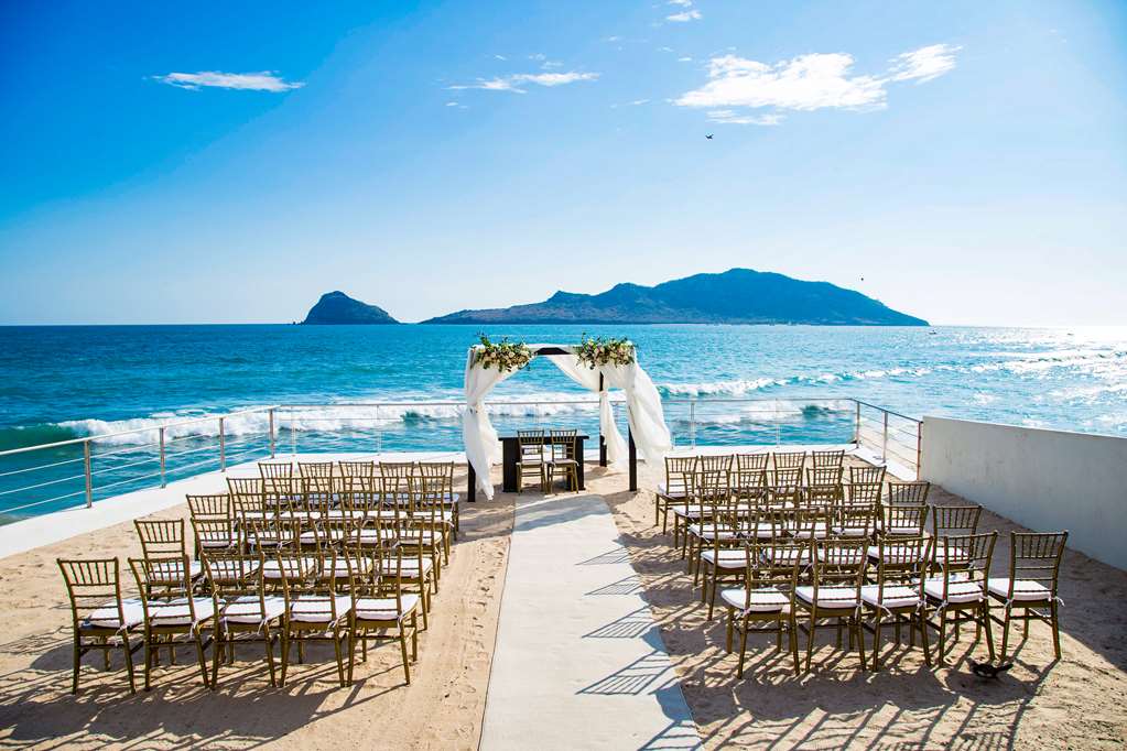 Emporio Mazatlan Salones