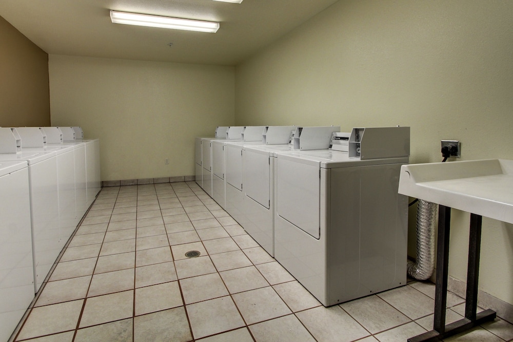 InTown Suites Extended Stay New Orleans Metairie - photo 23