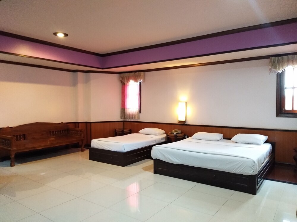 Klaeng Palace Hotel in Klaeng, Thailand