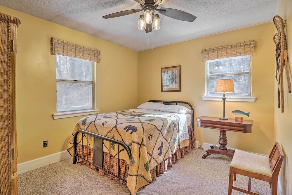 Creekside Retreat With Deck 18 Miles To Wolf Ridge — Weaverville