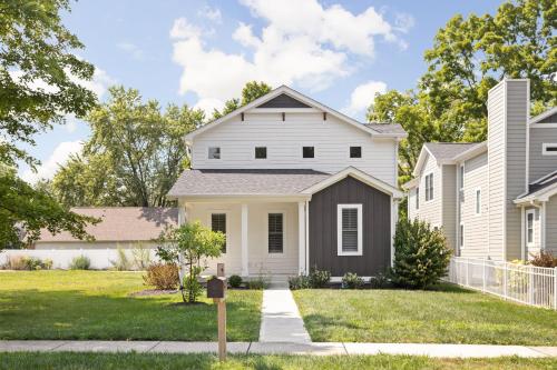 Sleeps 22 Downtown Westfield Near Grand Park — hotel in Westfield