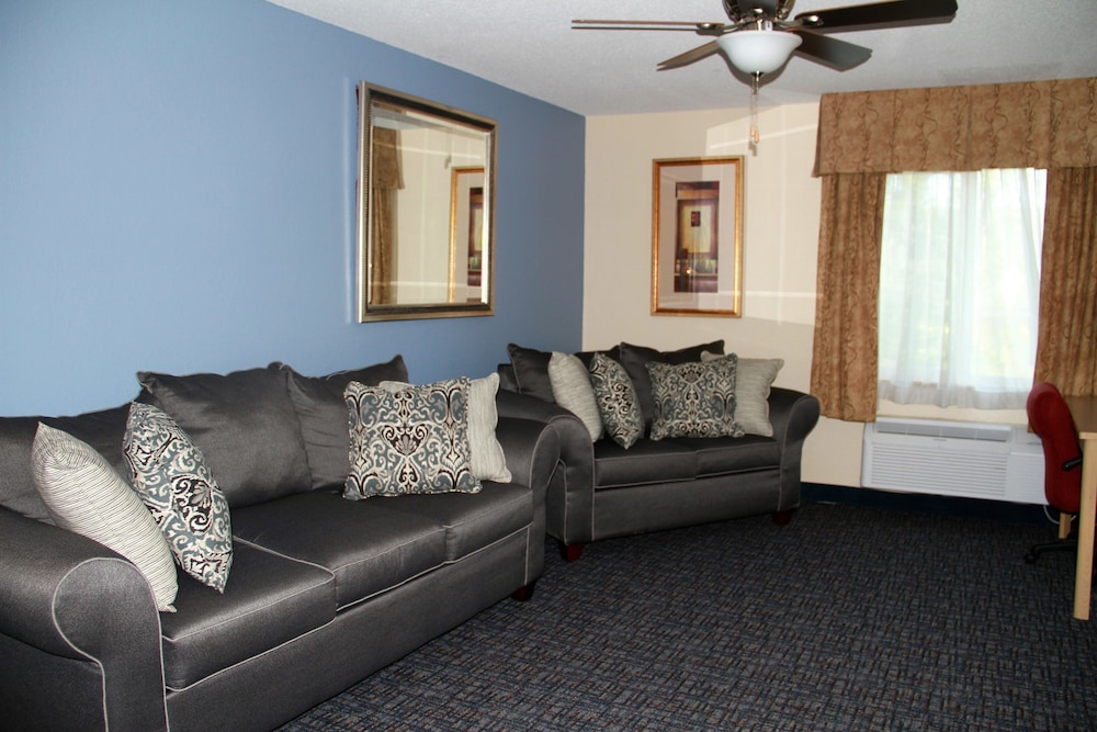 Baymont by Wyndham Stevens Point - photo 34