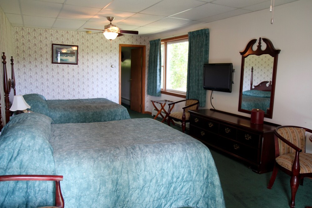 Sara Placid Inn & Suites - photo 24