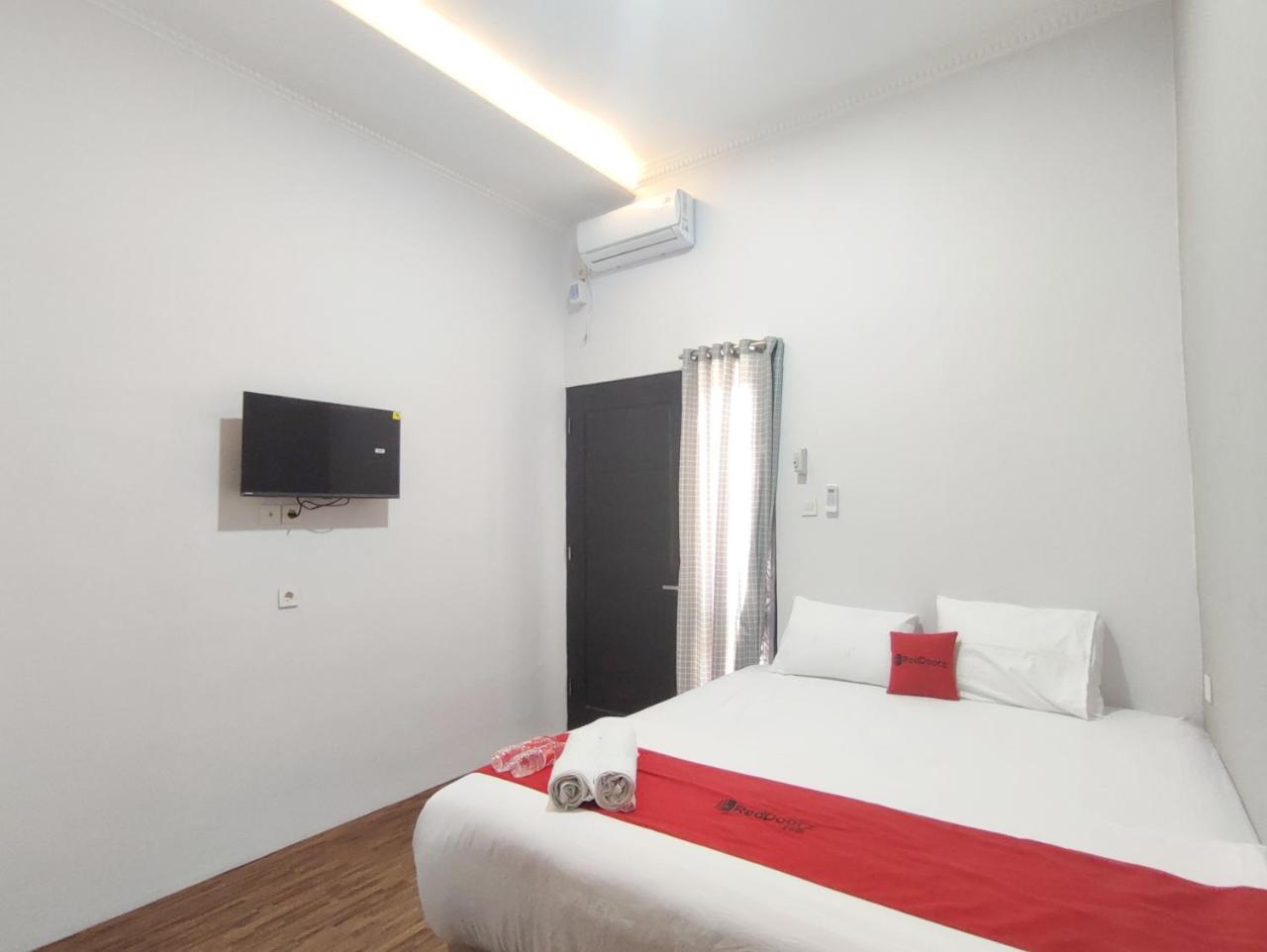 Reddoorz Near Graha Saba Buana 2 — Surakarta