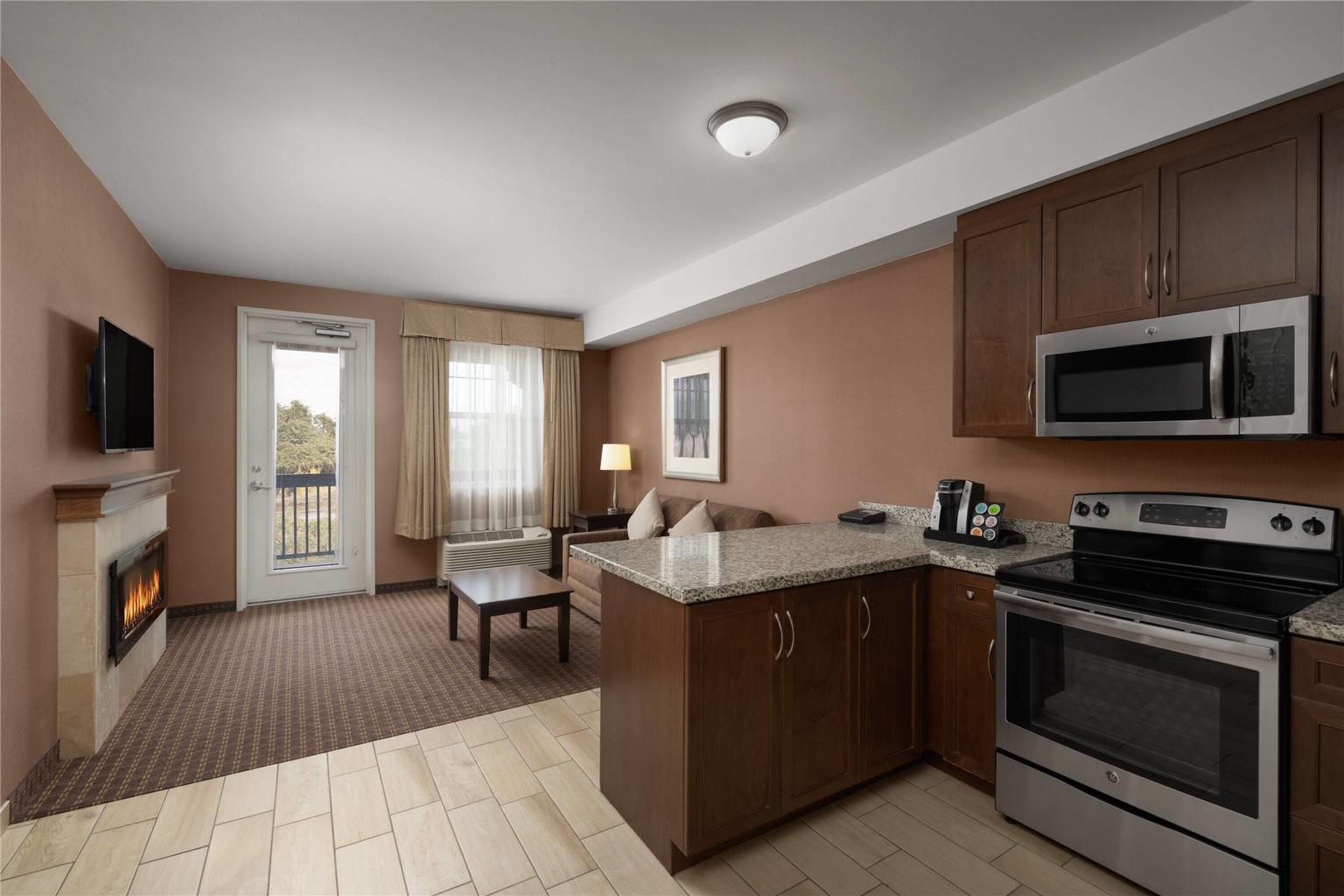 La Quinta Inn & Suites by Wyndham Paso Robles - photo 29