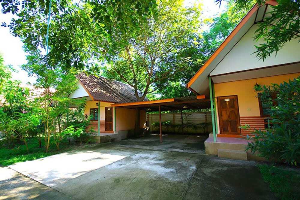 Ruanchan Resort - carbon neutral hotel in Warin Chamrap