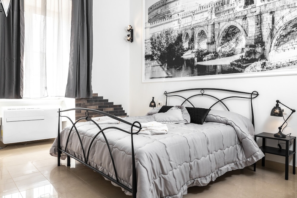 Emperooms Guest House — 4-Star Luxury Hotel in Rome, Italy