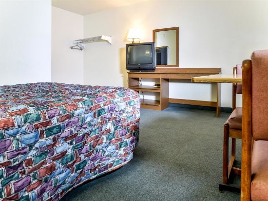 Motel 6 Topeka West - photo 12
