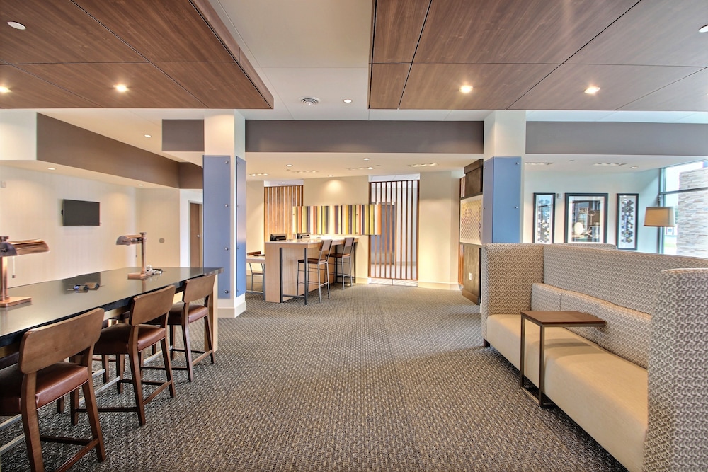 Holiday Inn Express & Suites Fond Du Lac by IHG - photo 32