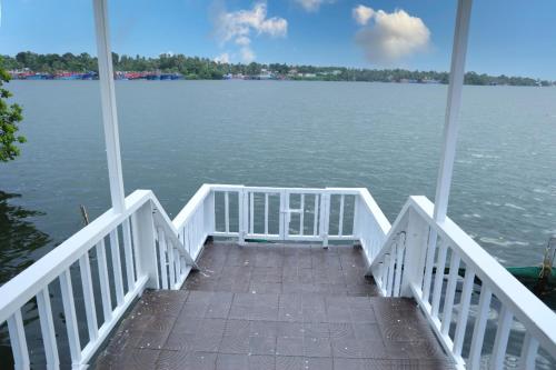 Quilon Lake Inn in Kollam, India