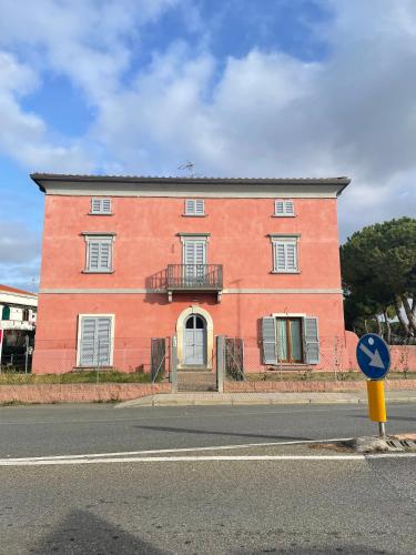 Casa vacanze Le due torri — 4-Star Luxury Hotel in Vada, Italy