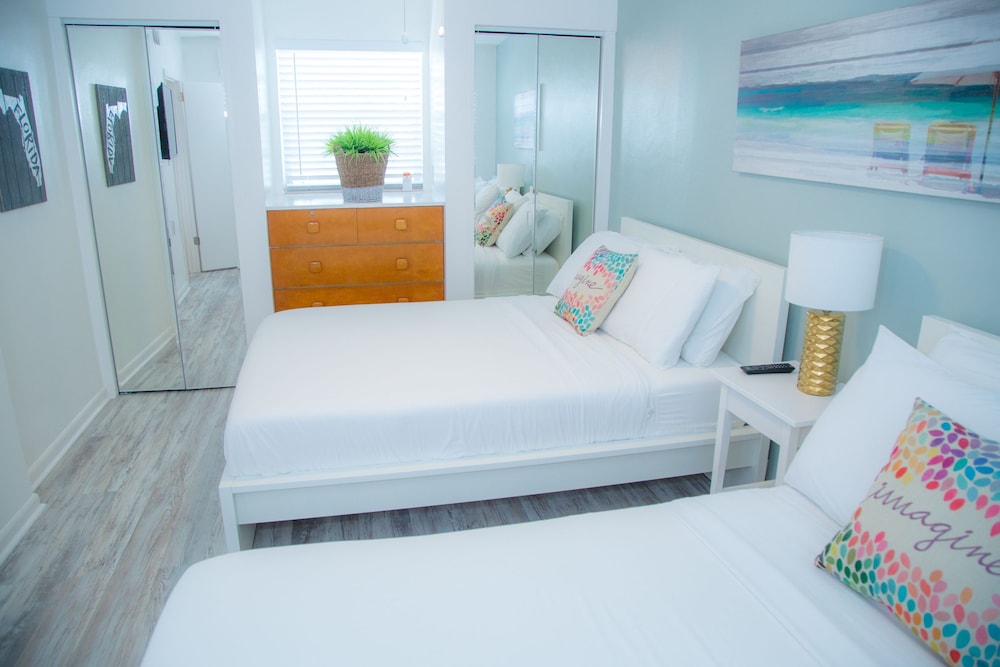 St Pete Beach Suites - photo 67