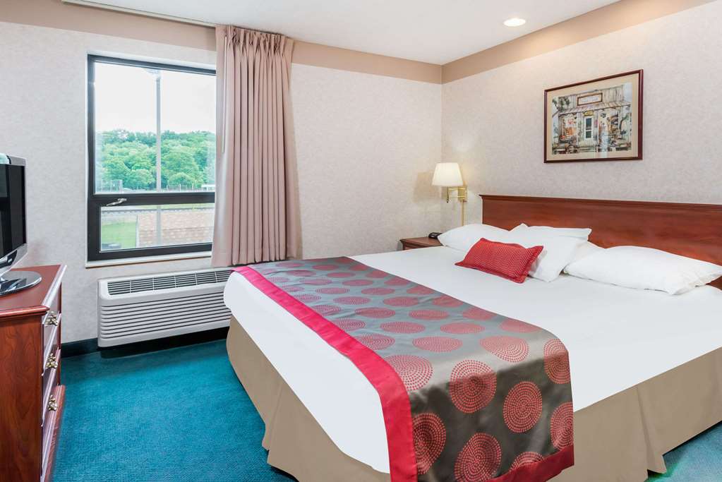 Ramada by Wyndham Strasburg Dover - photo 11