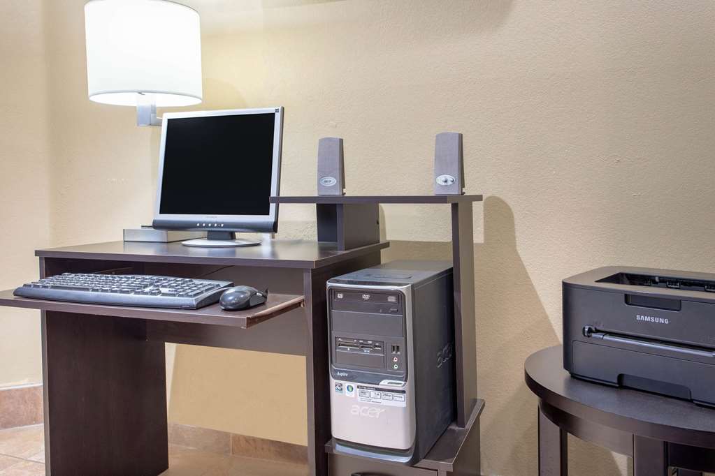 AmericInn by Wyndham Delafield Waukesha Milwaukee - photo 25