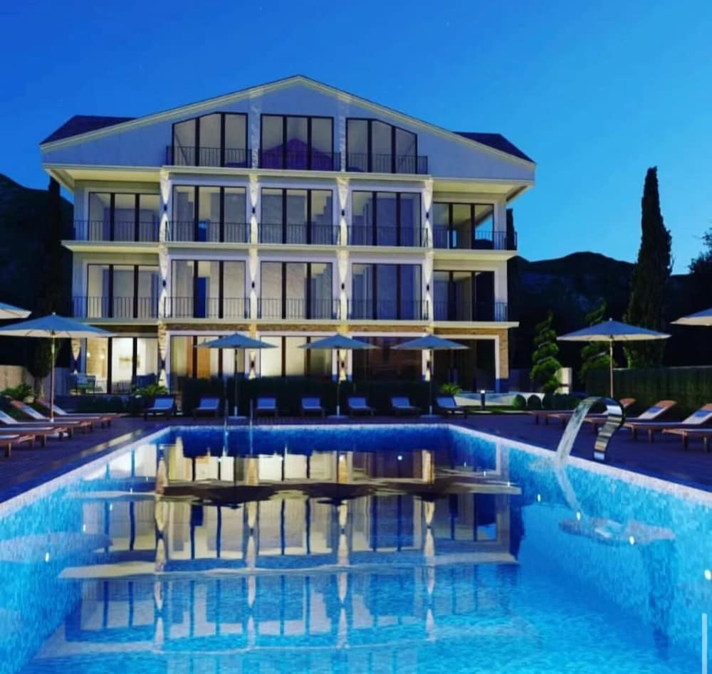 Grape Hotel - carbon neutral hotel in Ezine
