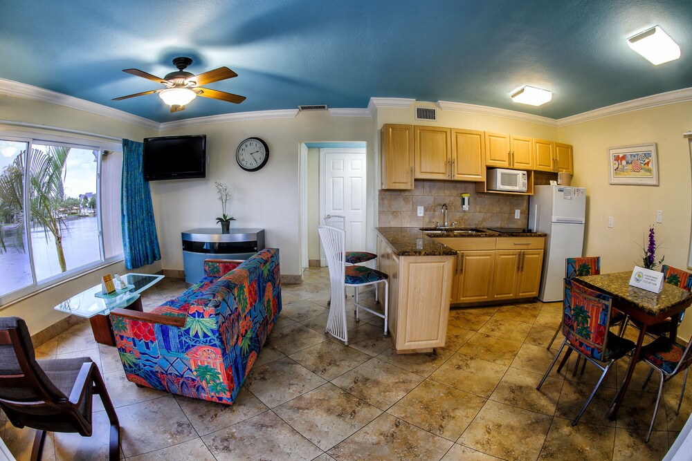 Bay Palms Waterfront Resort Hotel and Marina - photo 19