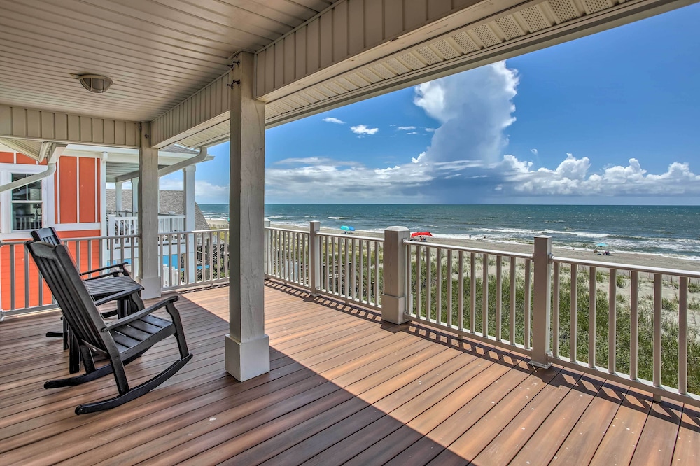 Coastal Retreat with Hot Tub Steps to Beach — hotel in Shallotte