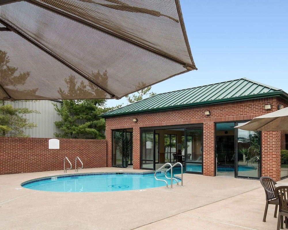 Comfort Suites Parkersburg South - photo 36