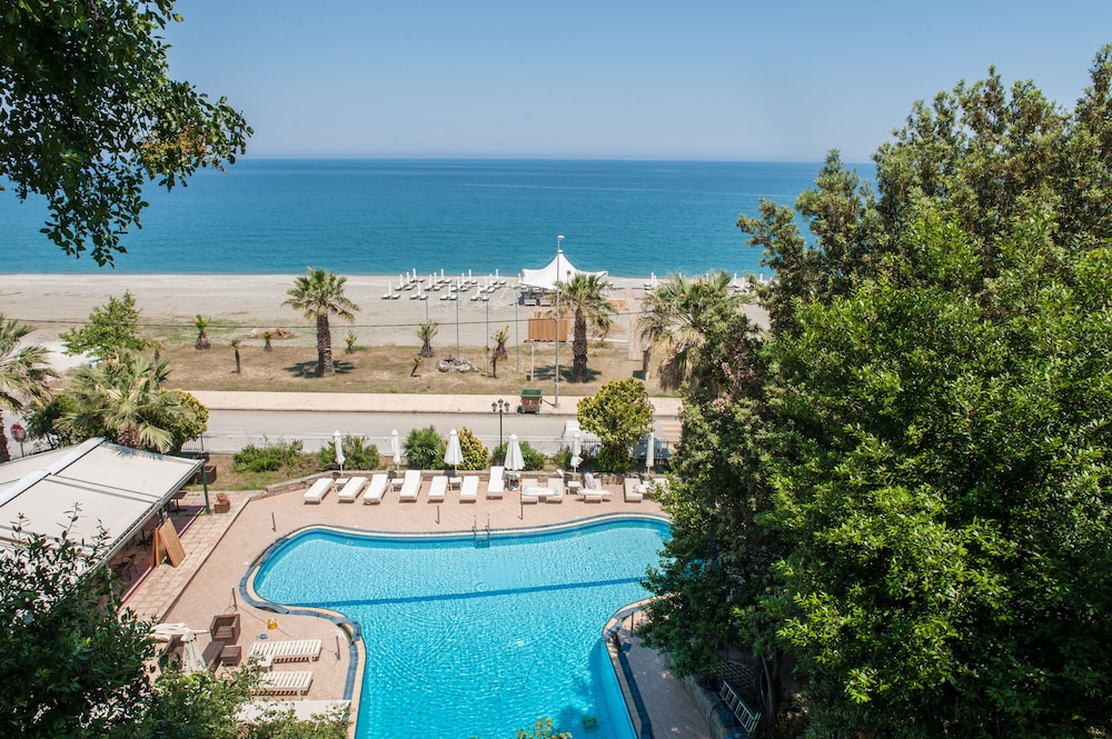 Golden Beach Agiocampos Hotel in Agia, Greece