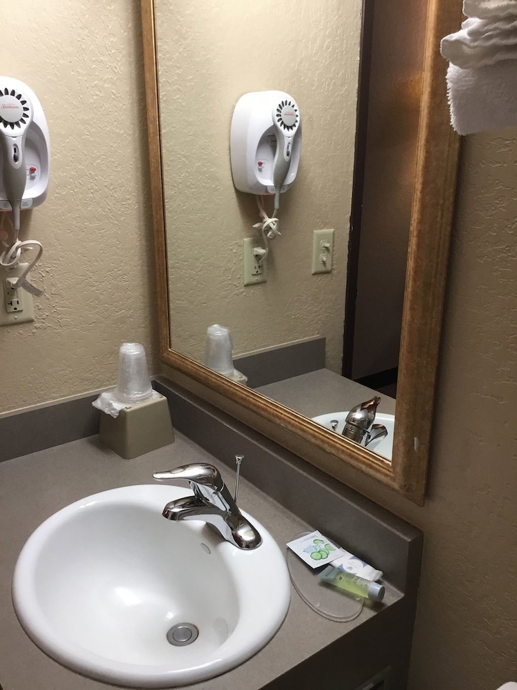 Rodeway Inn and Suites Kearney - photo 26