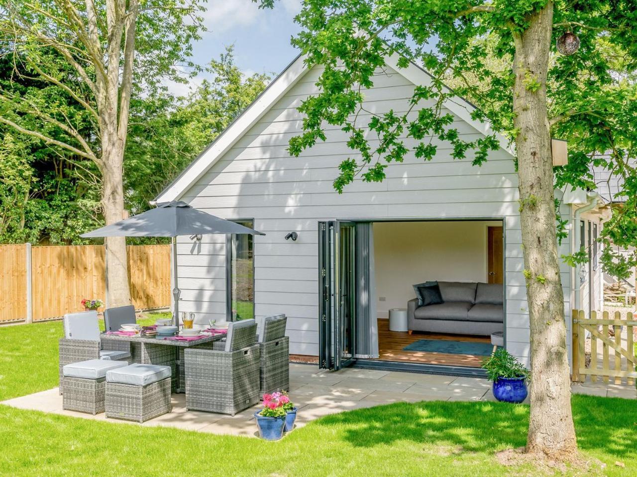 Willow Cottage — 5-Star Luxury Hotel in Stowmarket, United Kingdom