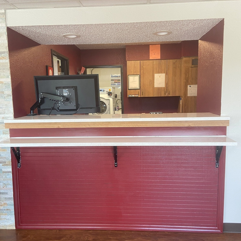 Super 8 by Wyndham Queensbury Glens Falls Lake George Area - photo 2