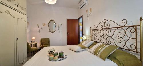 Garden House With Private Parking Belcantovillas — 4-Star Luxury Hotel in Torre Del Lago Puccini, Italy