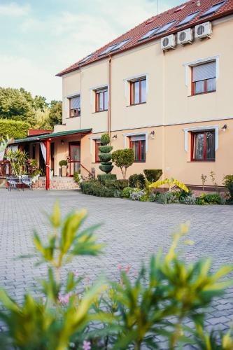 Vár Park Panzió in Sarvar, Hungary