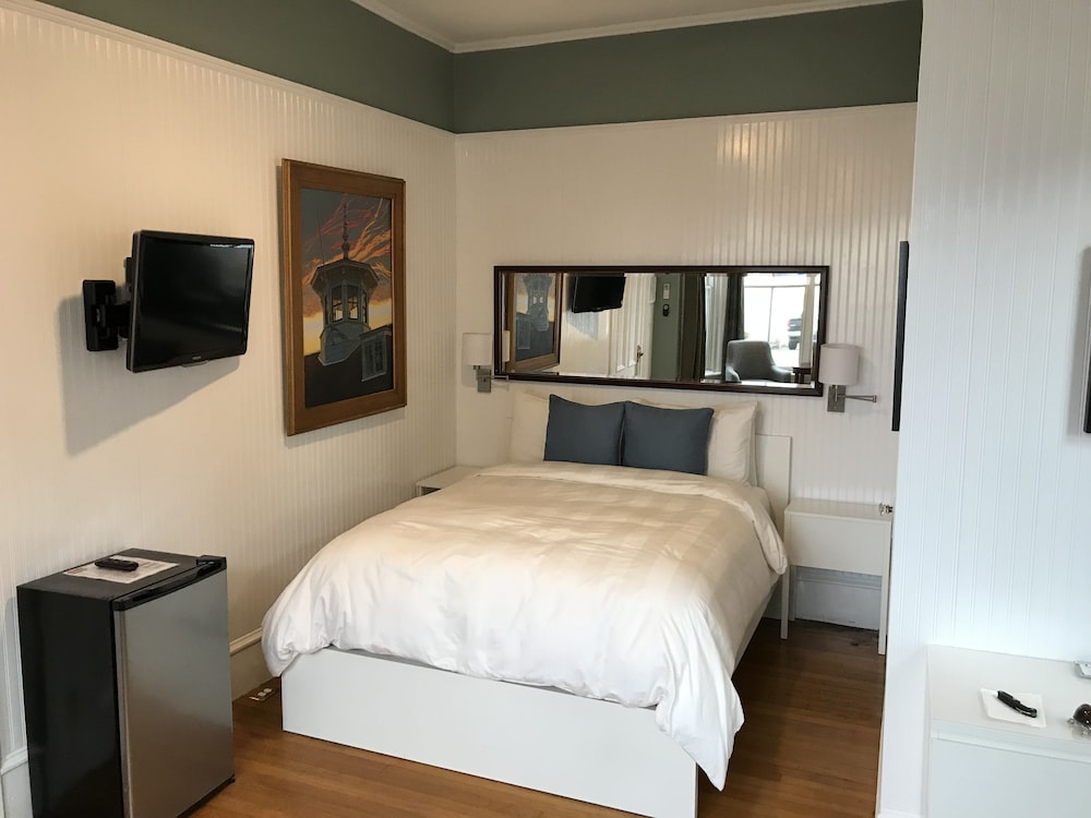 Prince Albert Provincetown - photo 2