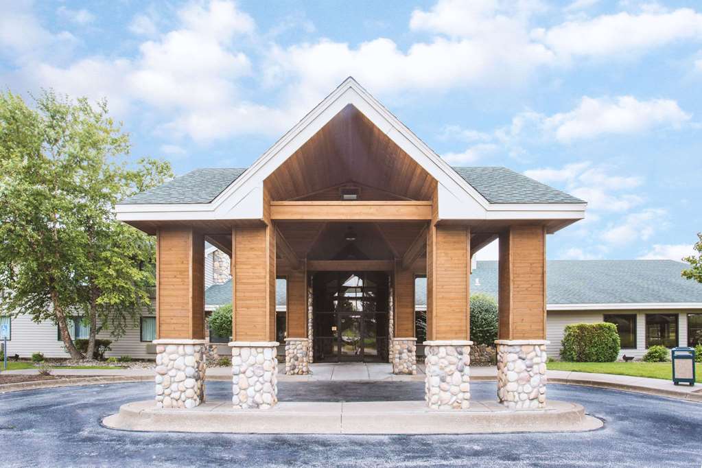 Super 8 by Wyndham Davenport - featured photo