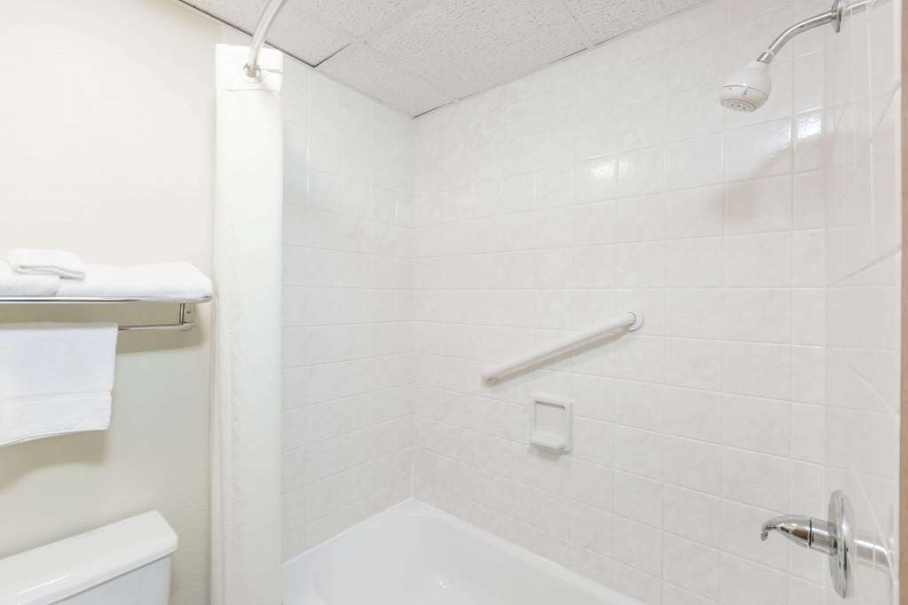 Super 8 by Wyndham Newton - photo 6