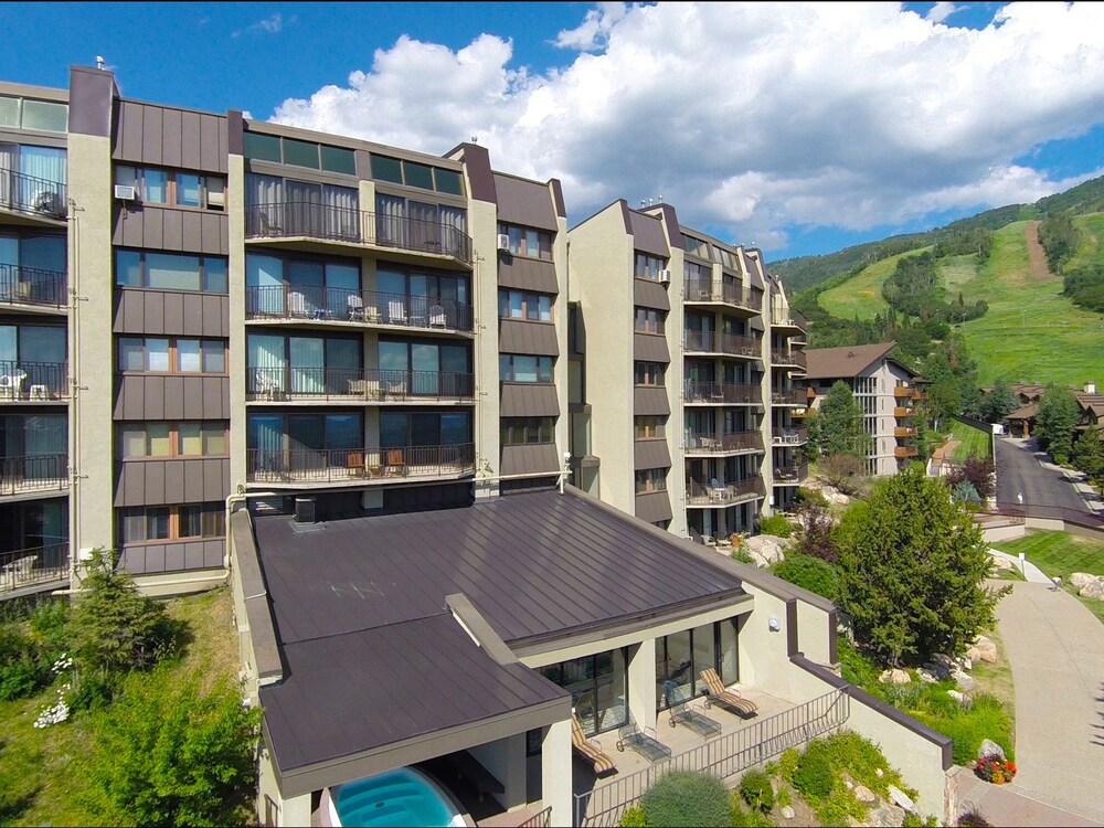 Bronze Tree Condominiums by Mountain Resorts — 4-Star Luxury Hotel in Steamboat Springs, United States