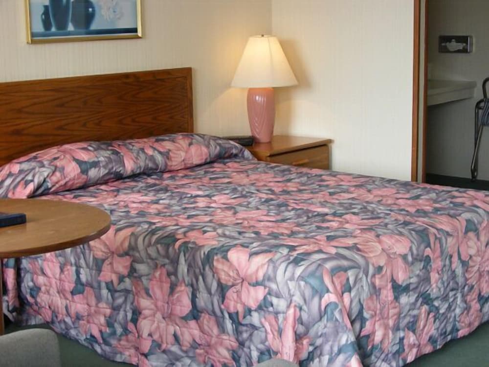 Great Lakes Inn - photo 9