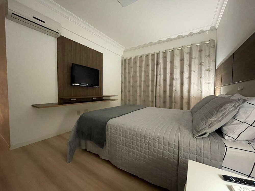 Linda Vista Um apartamento por andar 3 Suítes 2 Garagens