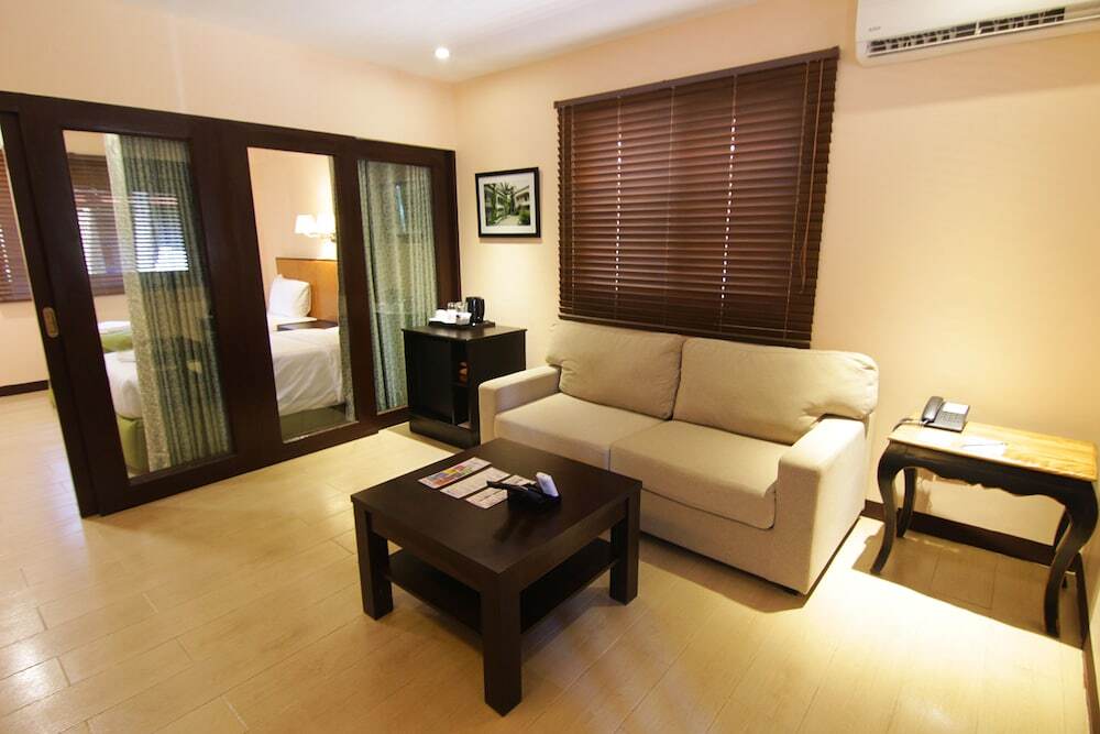 Island Cove Hotel And Leisure Park — Kawit