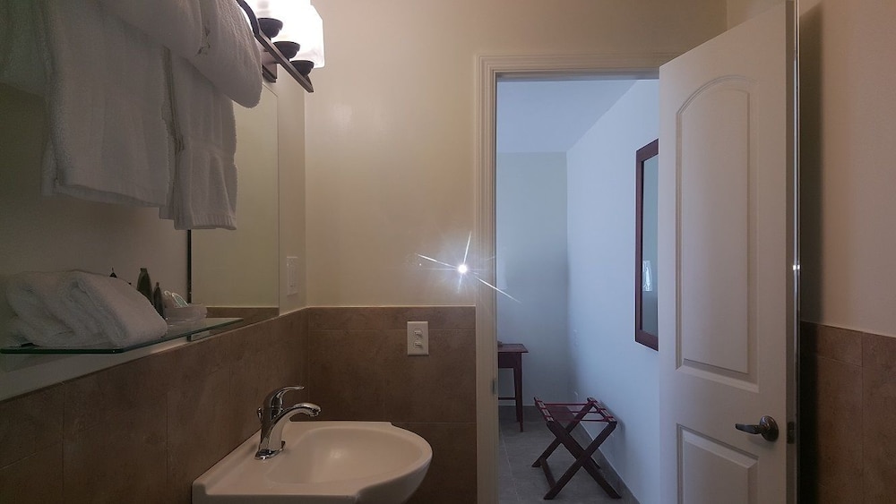 Le Cabanon Motel - photo 41