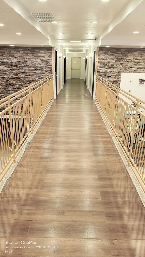 B&J Hotel and Apartment - photo 21