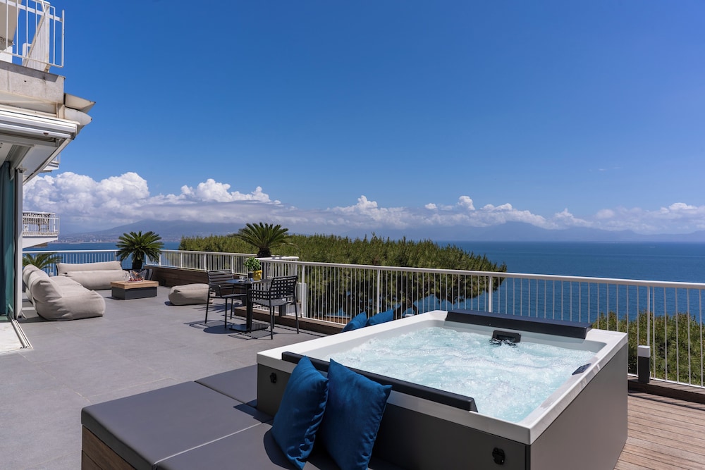 Petrarca Boutique Apartment Sofia Apartments — 4-Star Luxury Hotel in Naples, Italy