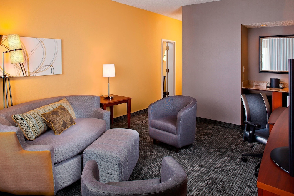 Courtyard by Marriott Huntsville University Drive - photo 10