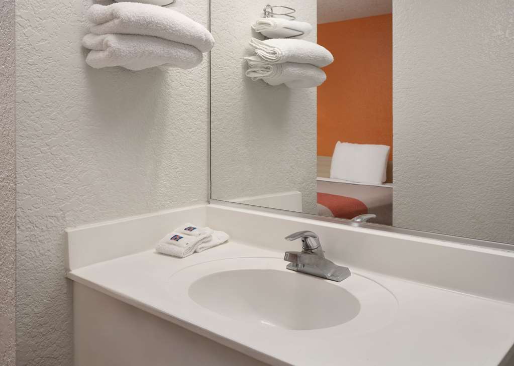 Motel 6 Buena Park CA Knotts Berry Farm Disneyland - photo 22