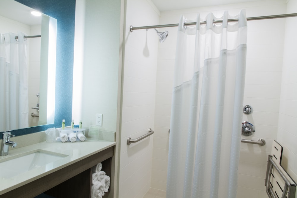 Holiday Inn Express & Suites Litchfield West by IHG - photo 18