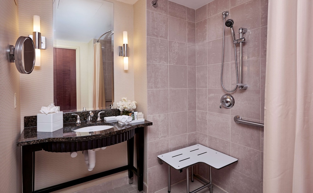 Hilton Baltimore Inner Harbor - photo 39